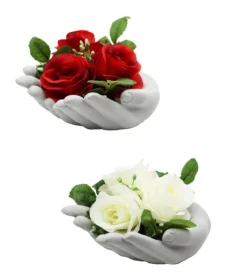 3 BOUTONS ROSES POT CIMENT MAINS JOINTES 6X7.5X8CM