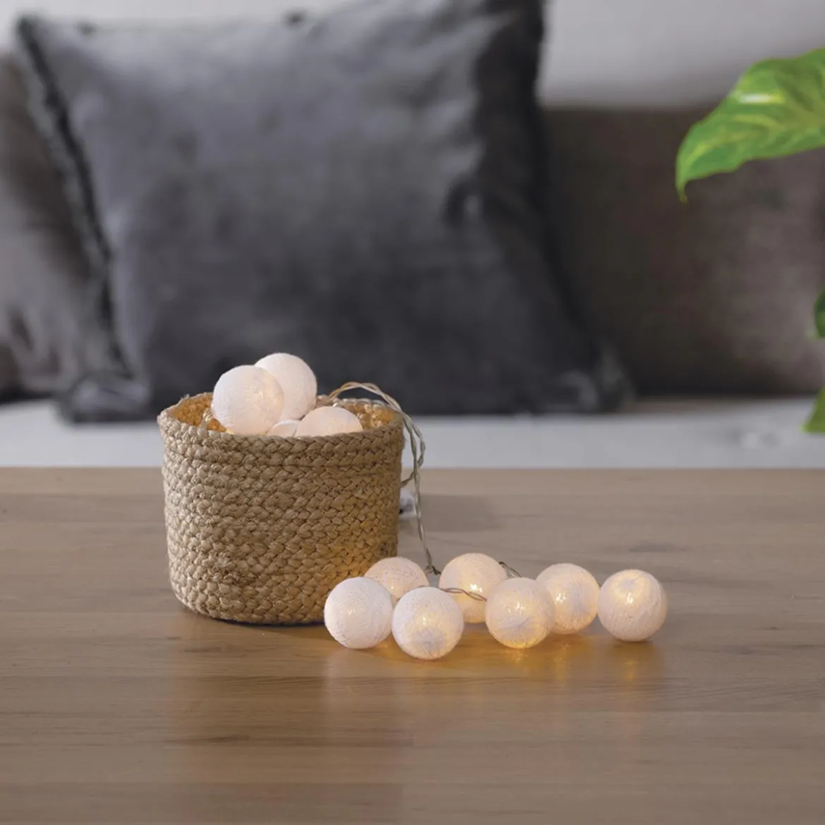 GUIRLANDE LED PILE 16 BOULES BLANC D.3.5CM