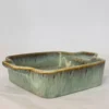PLAT VERT PORCLEAINE EMAIL REACTIF D.13X13X4CM