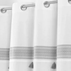 RIDEAU A OEILLETS 140X240CM TOP BRODE POMPONS AMAYA GRIS