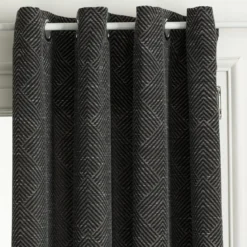 RIDEAU GEOM A MOTIFS JACQUARD OEILLETS NOIR 140X260CM