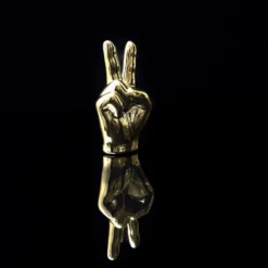 STATUE MINI MAIN H10.5CM