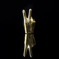 STATUE MINI MAIN H10.5CM
