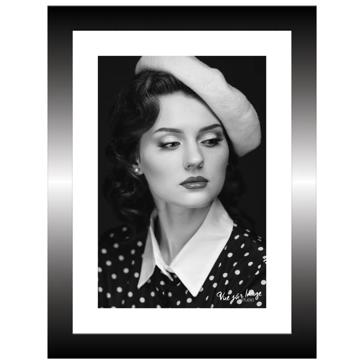 TABLEAU 15X20CM BAGUETTE NOIRE FEMME VINTAGE BERET