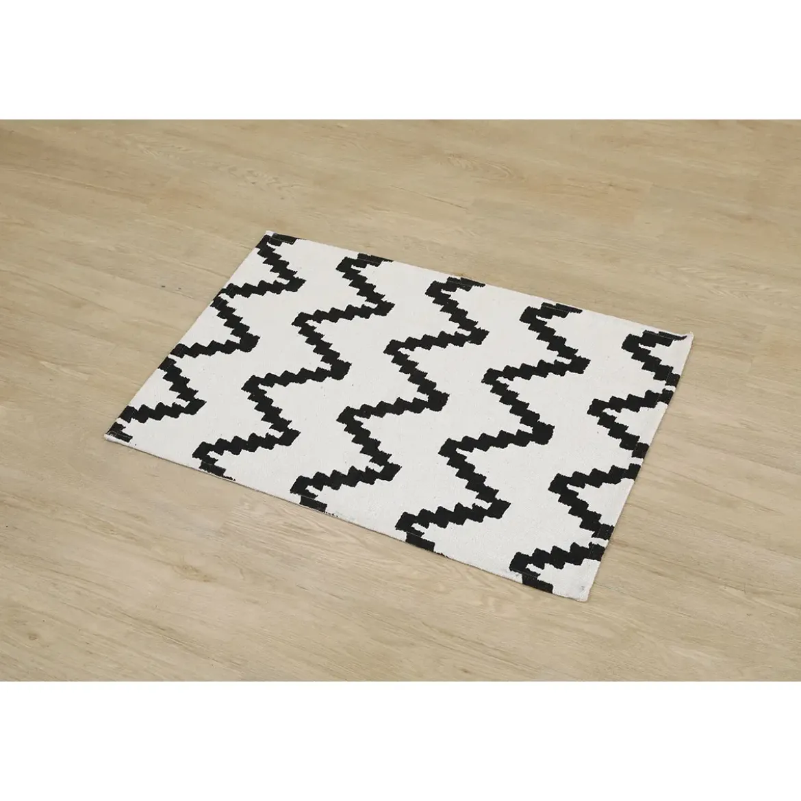 TAPIS ZIGZAG FOND BLANC 60X90CM BLANC NOIR