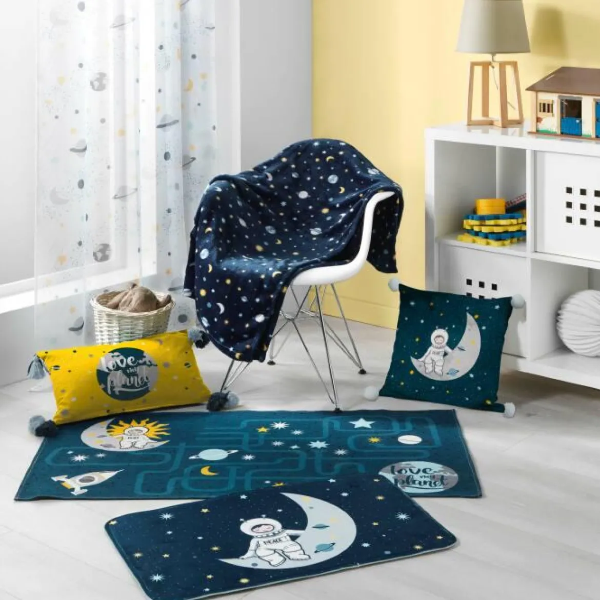 TAPIS RECTANGLE 45X75CM VELOURS IMPRIME PETIT ASTRONAUTE
